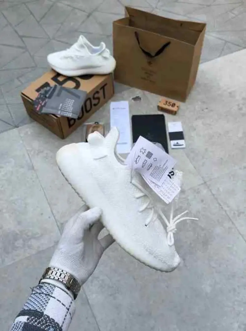 Adidas Yeezy Boost 350 V2 Oreo SEMI UA With All Accesories 543 - Image 3