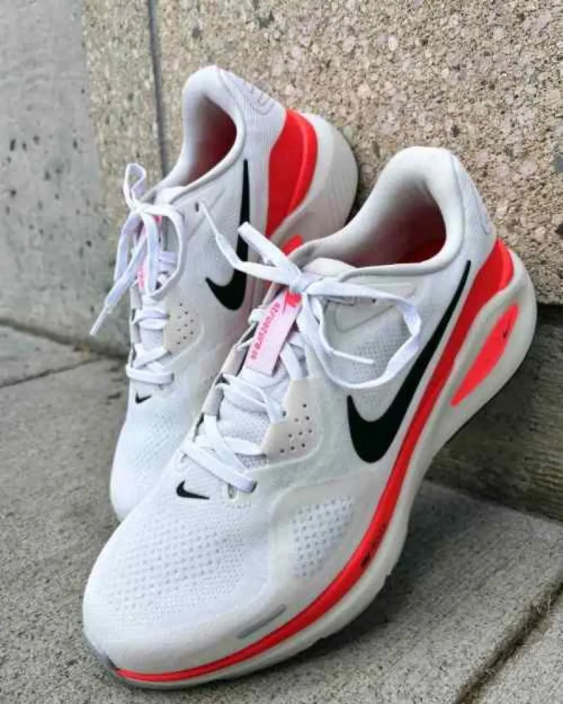 Nike Running Structure 26 trainers White orange 500 - Image 3