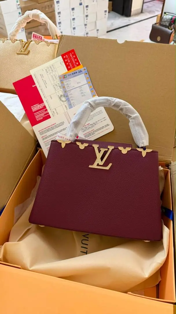 Louis Vuitton CB Wine Capucines Highend With OriginalBox & CarryBag - Image 7