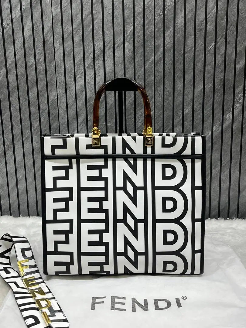 Fendi Roma Sunshine Shopper Large With DustCover - Image 5