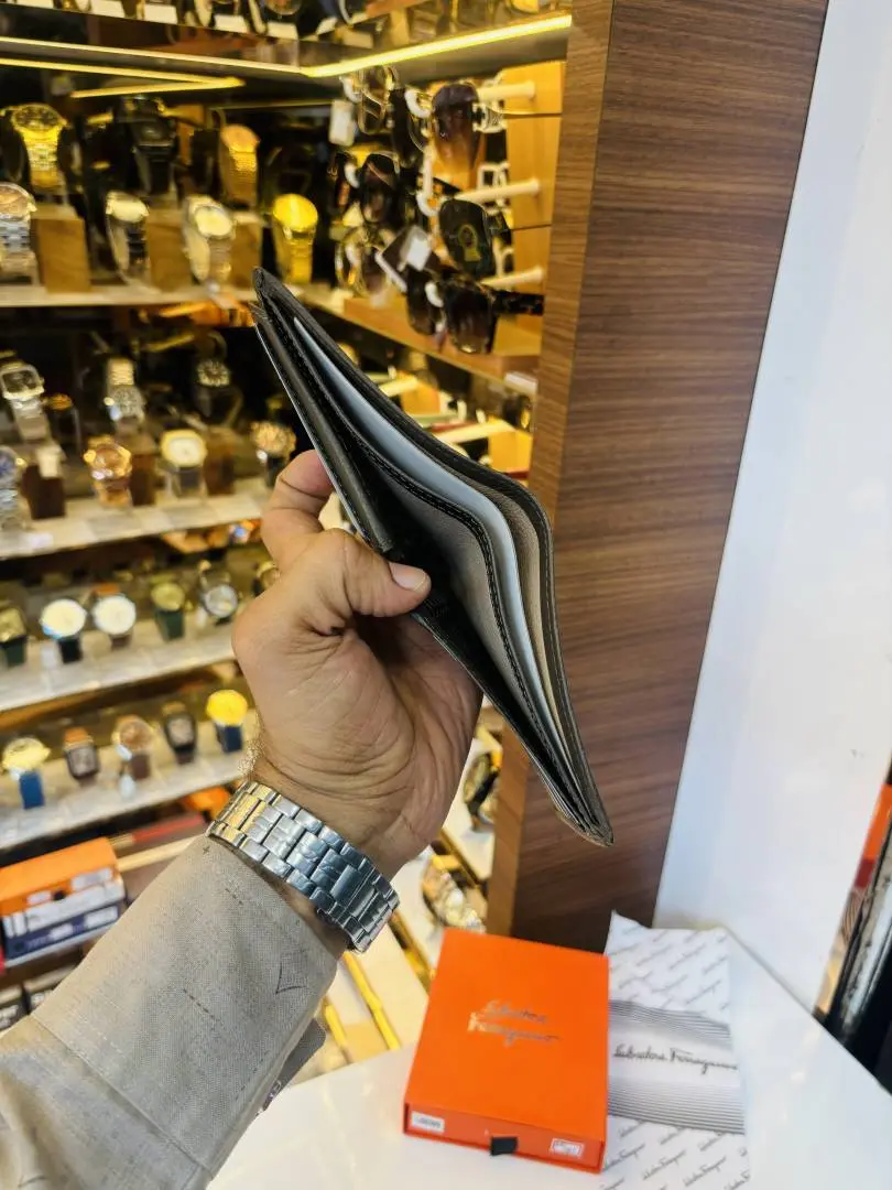 101 SF SALVATORE FERAGAMO PREMIUM QUALITY WALLET - Image 3