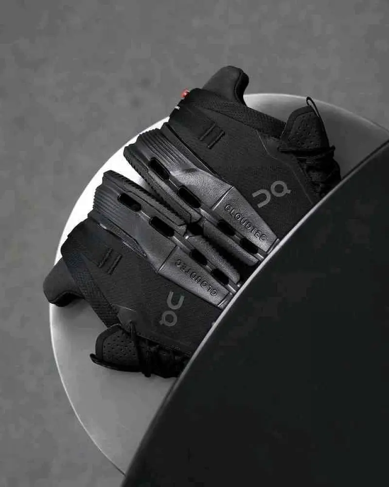 On Cloudnova 2 All Black 6125 - Image 3