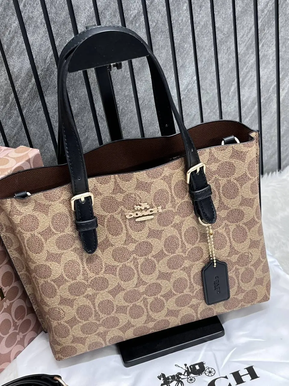 Coach Mollie 25 Tote Premium Highend With OriginalBox Packing - Image 3