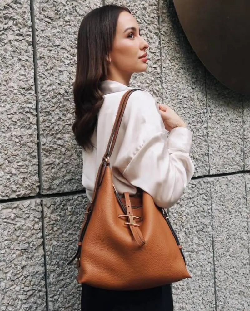 Todds T Timeless Pebble Premium Leather Bag With OG Magnetic Box With Dust Bag (Tan - 1183)