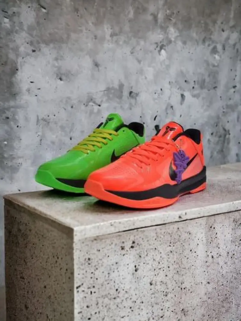 Nike Kobe 6 Grinch - Image 4