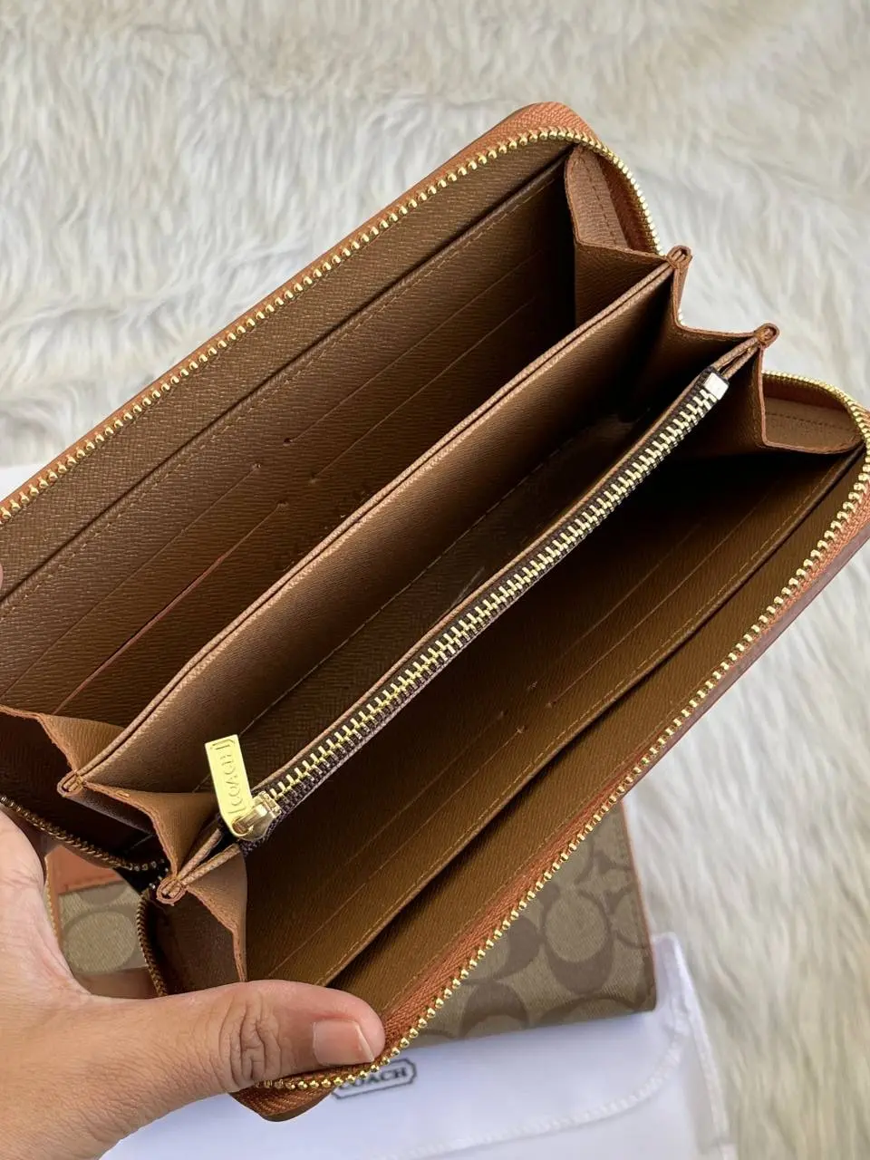 Coach 136 Long Zippy Wallet With OriginalBox DustCover - Image 3