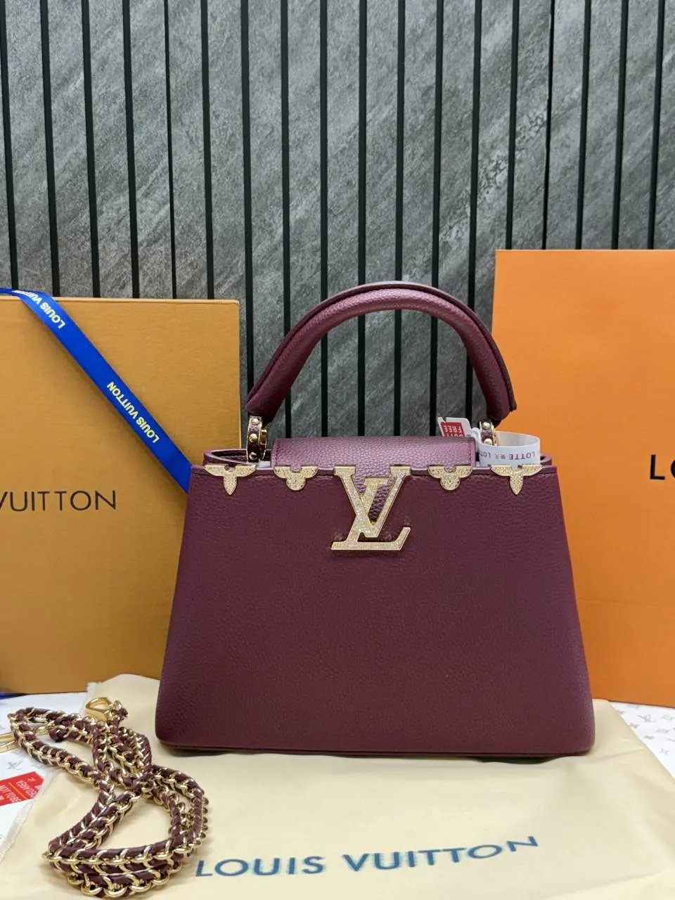 Louis Vuitton CB Wine Capucines Highend With OriginalBox & CarryBag - Image 3