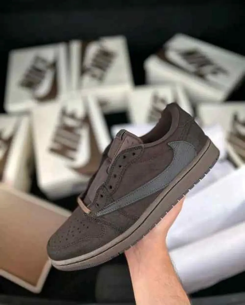 Travis scott x Nikkee air jordan retro 1 low velvet brown semi ua 2190 - Image 2