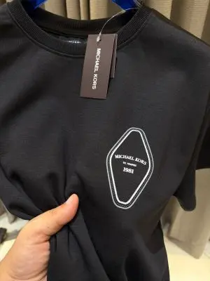 Michael Kor Middle Brand Logo Round Neck T-shirt Black - Image 4