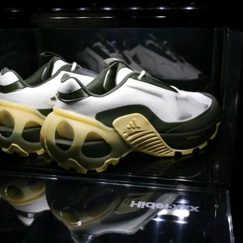 Adidas Wonder Runner Yellow Green 233 - Image 2