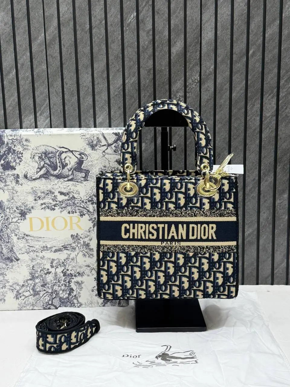 Dior Lady Dlite Blue 8825 Handbag With OriginalBox & DustCover - Image 3