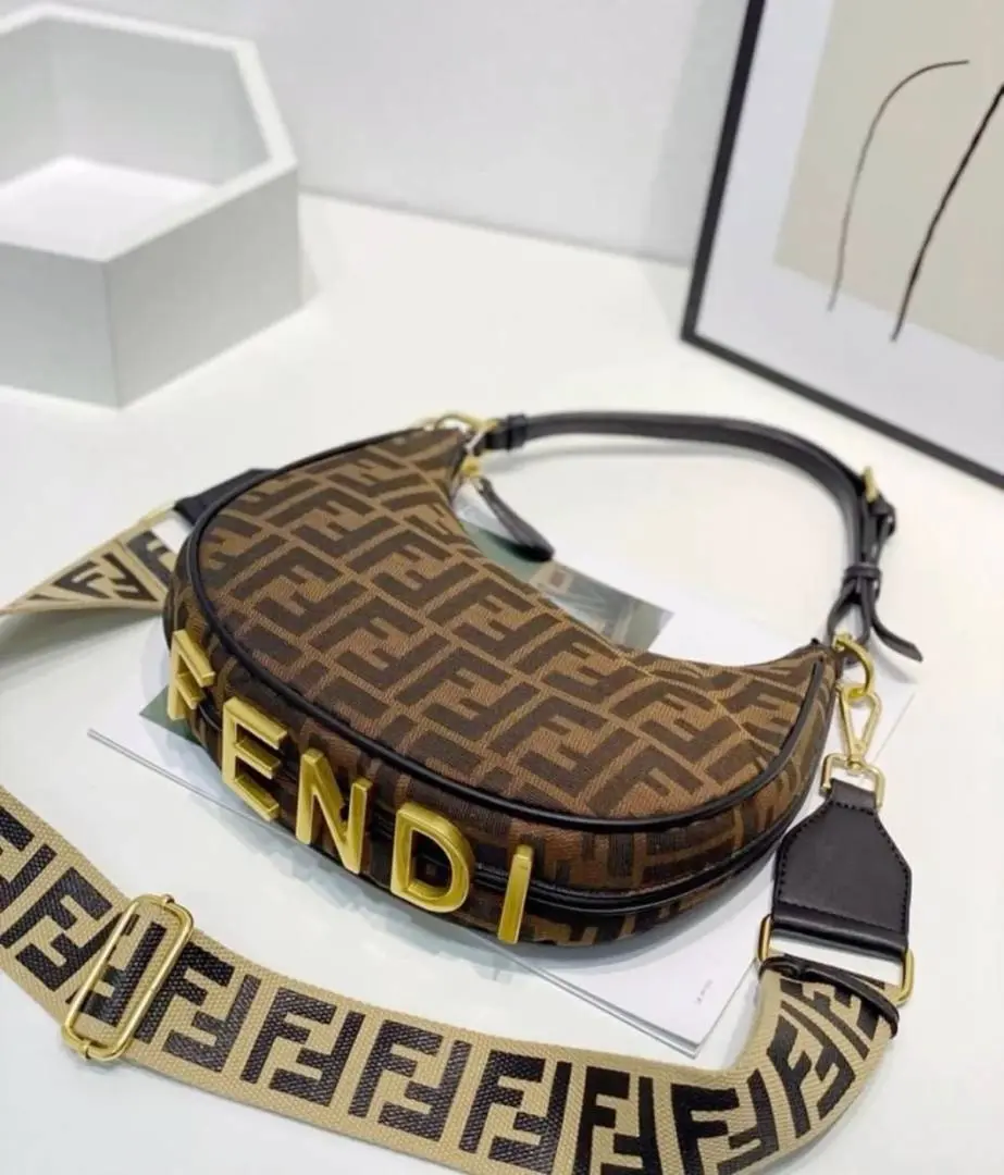 Fendygraphy Fendy Leather Bag With Original MagnetBox Premium - Image 4