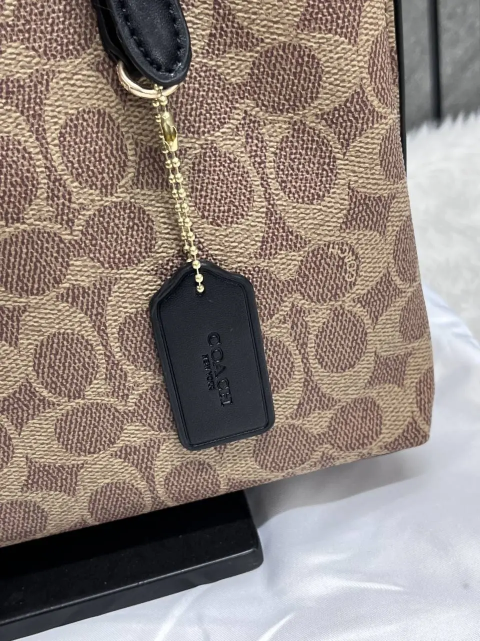 Coach Mollie 25 Tote Premium Highend With OriginalBox Packing - Image 4