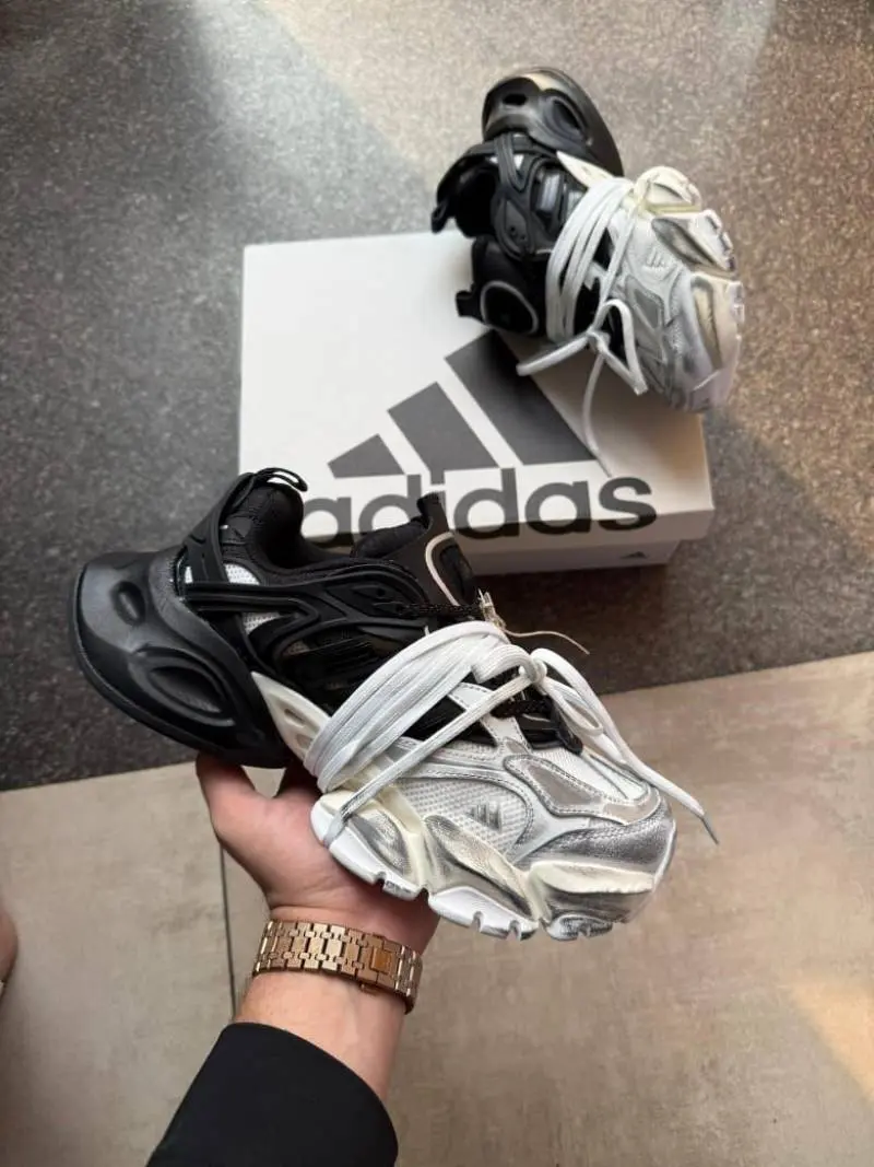 Adidas XLG Runner Deluxe in White Black - Image 2