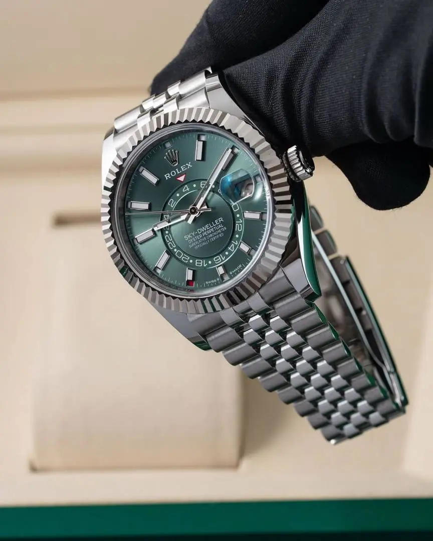 Rolex Oyster Perpetual Sky Dweller Silver-Green - Image 4