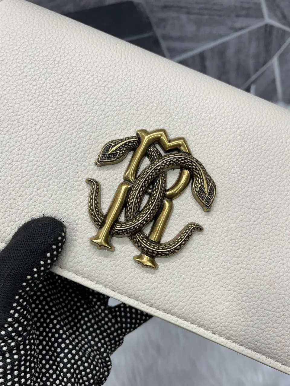 Roberto Cavalli RC Logo White Shoulder Sling Bag With Original Box - Image 7
