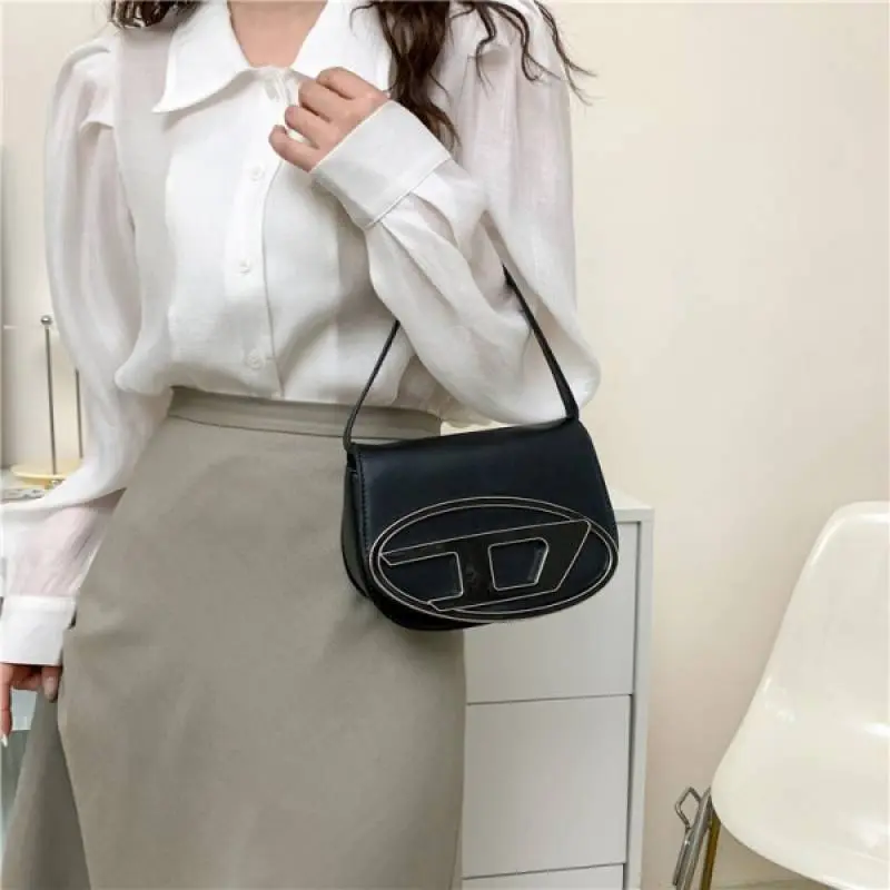 Diessel 1DR Shoulder Bag With OG Box & Dust Bag & Extra Shoulder Strap (Black - 442) - Image 3