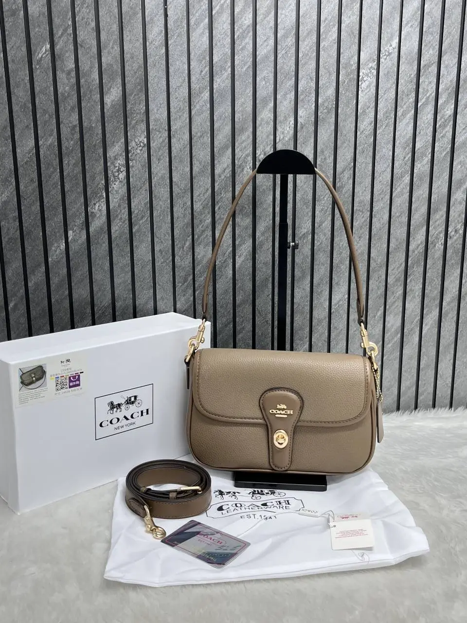 Coach Turnlock Hadley Black Shoulder Crossbody Bag With OriginalBox - Image 2