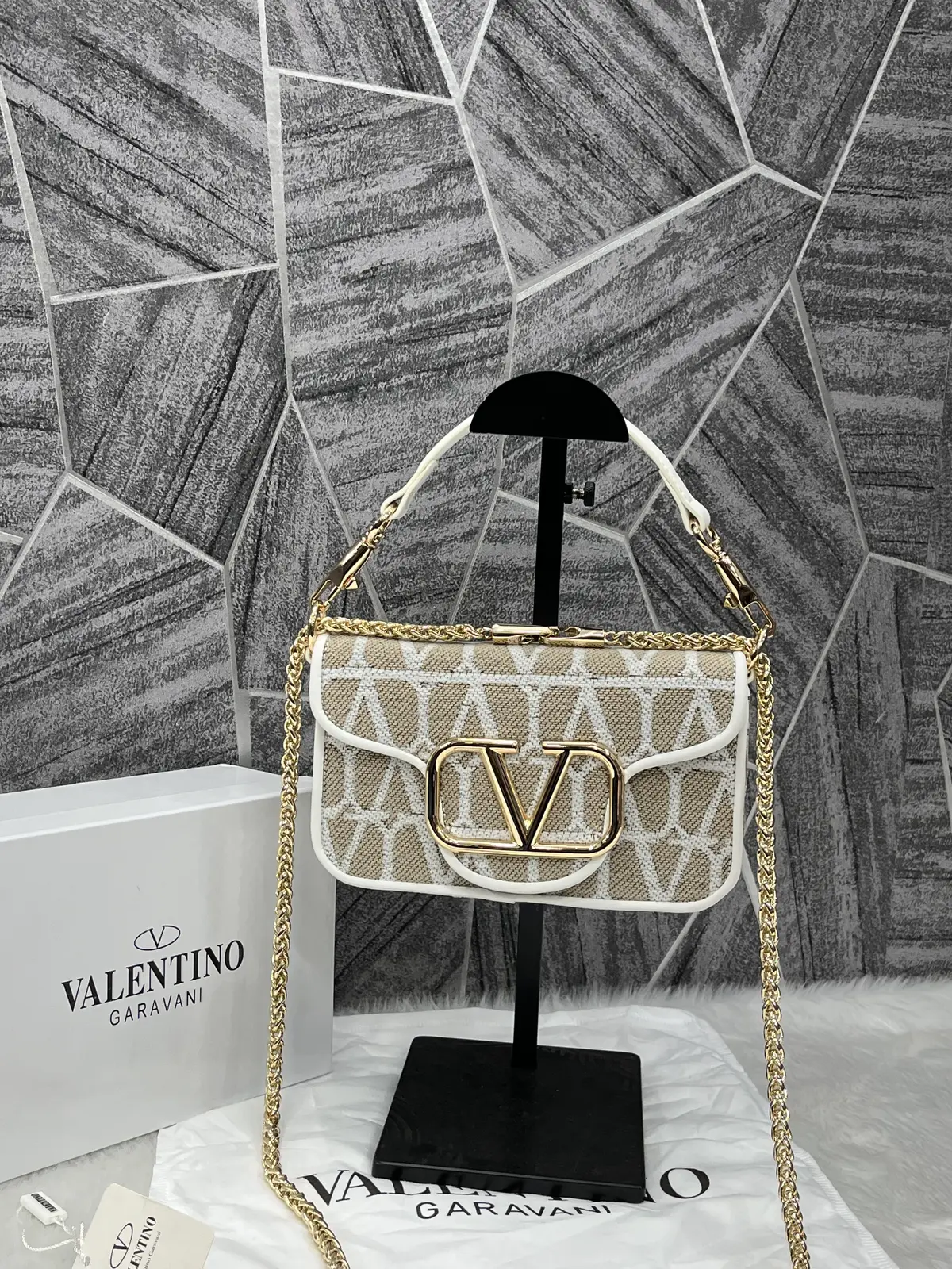 Valentino V Loc White Small Shoulder Bag With OriginalBox - Image 4