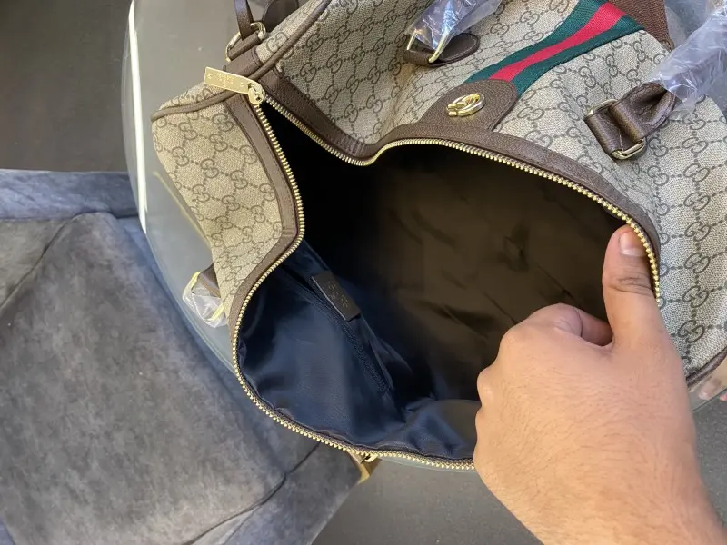 Gucci monogram steel logo duffle bag with dust bag and brand strap beige grey - Image 4