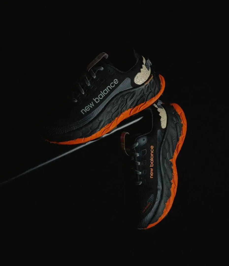 New Balancce Fresh Foam x Trail More v3 Black Red - Image 4
