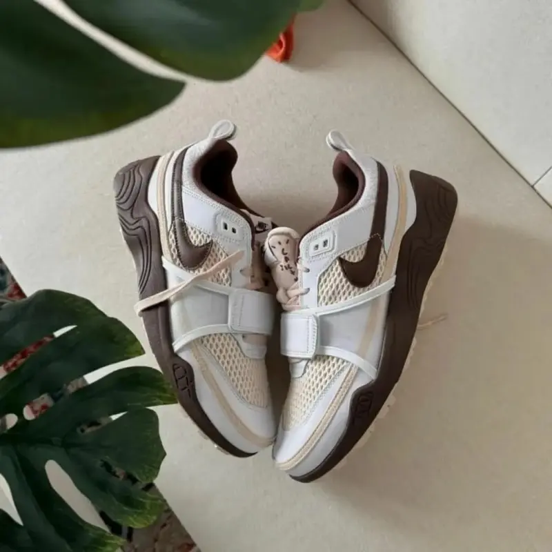 Travis Scott x Zoom Field Jaxx Light Chocolate