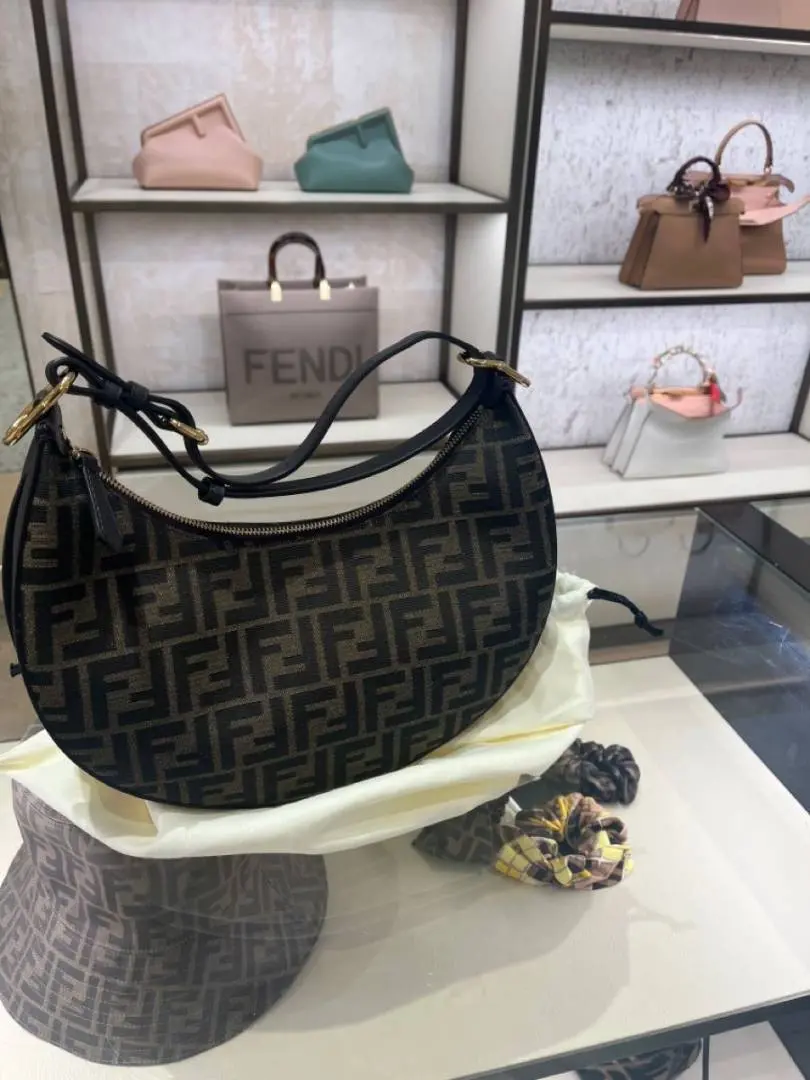 Fendygraphy Fendy Leather Bag With Original MagnetBox Premium - Image 9