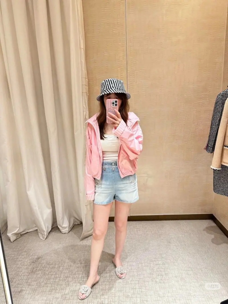Chanel Black And White Stripes Premium Bucket Hat (With Safety Box) - Image 4