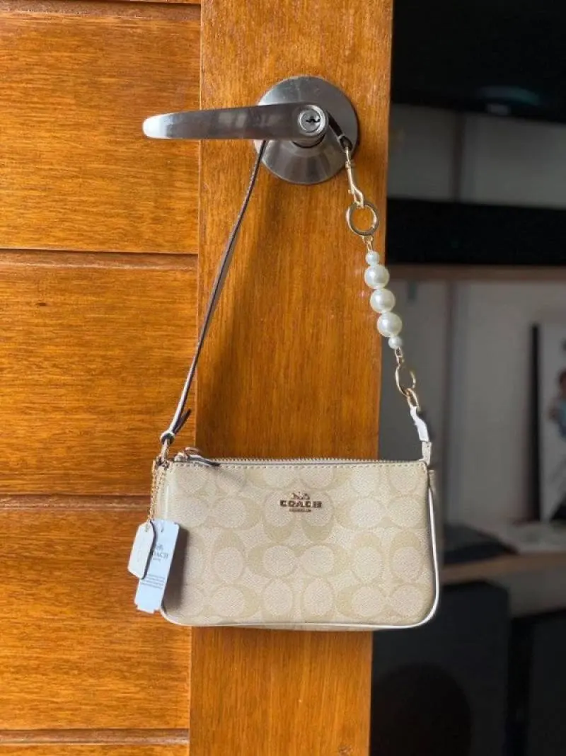 Coach Nolita 19 ApWht With OriginalBox DustCover ChainBelt PearlCharm - Image 2