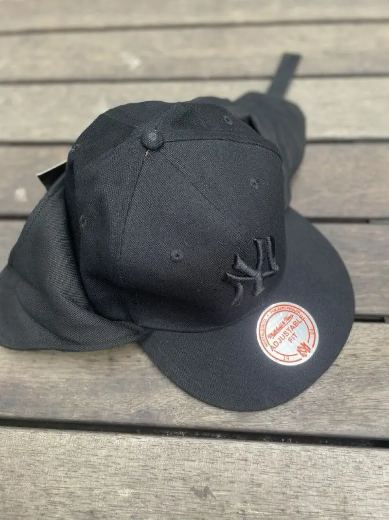 New York Yankees All Black Winter Edition Cap (With Safety box) - Image 2
