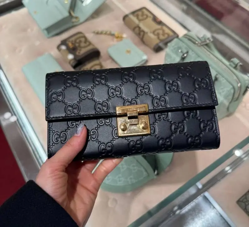 Gucci 75 Padlock Chainwallet With OriginalBox DustCover - Image 9
