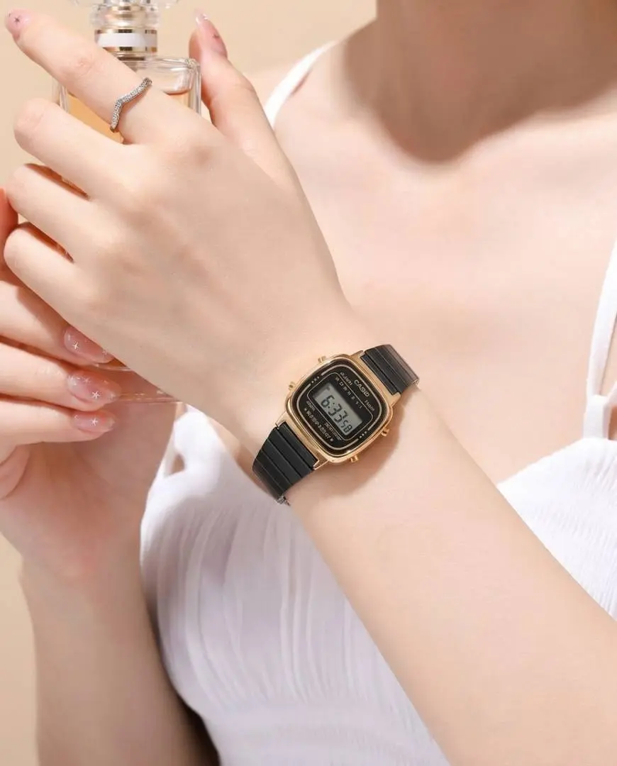 Casio Womens Vintage LA670 Black-Gold-Black - Image 3