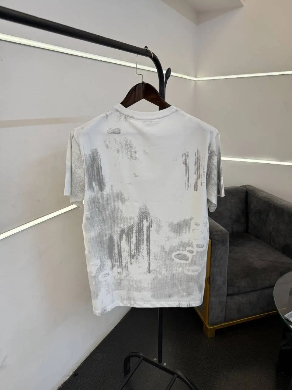 Loew e acid wash turkey imported round neck tshirt white - Image 3