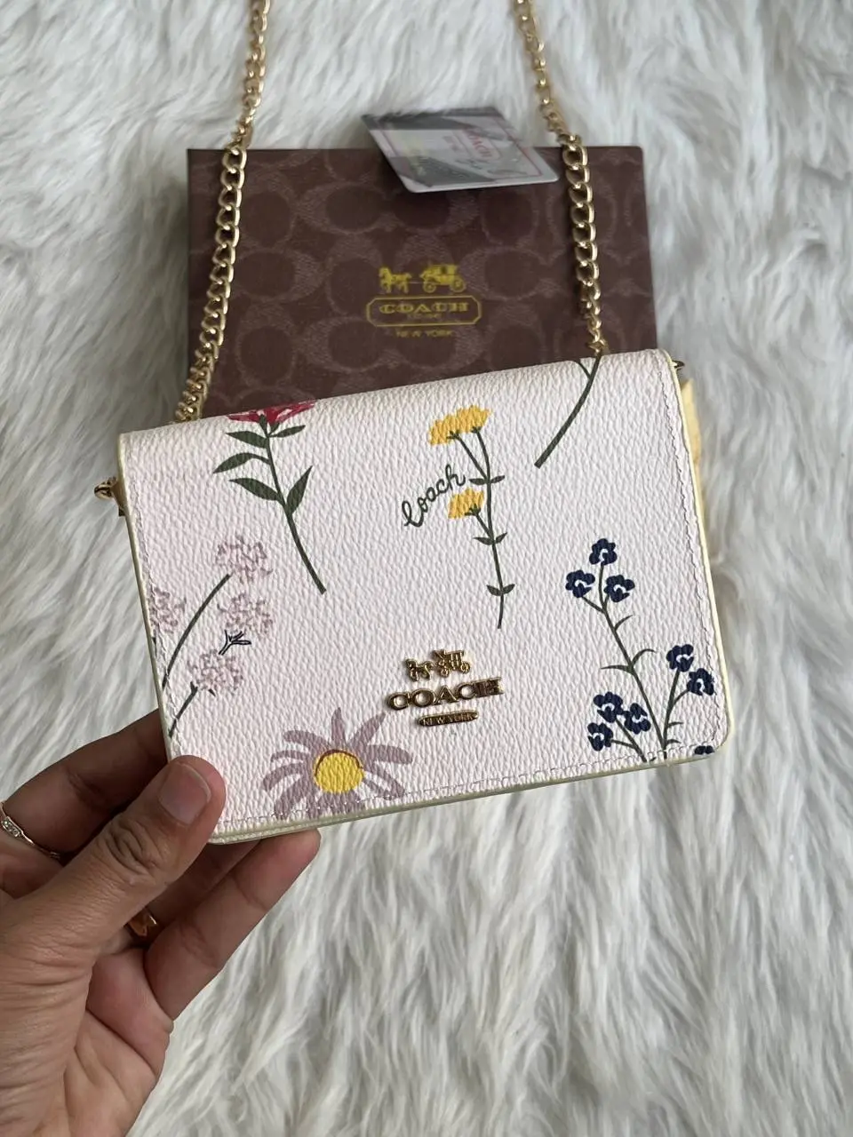 Coach 122 White-Flower ChainOnWallet With OriginalBox DustCover BrandCard - Image 3