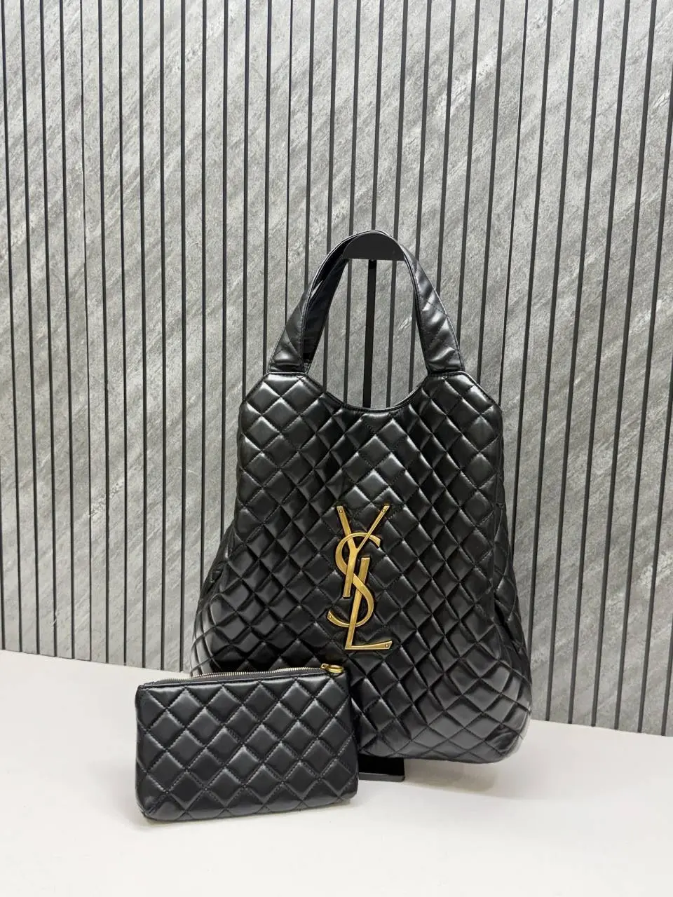 Ysl Icare Maxi Tote in SuperHighend Leather With Original DustCover & Wallet - Image 7