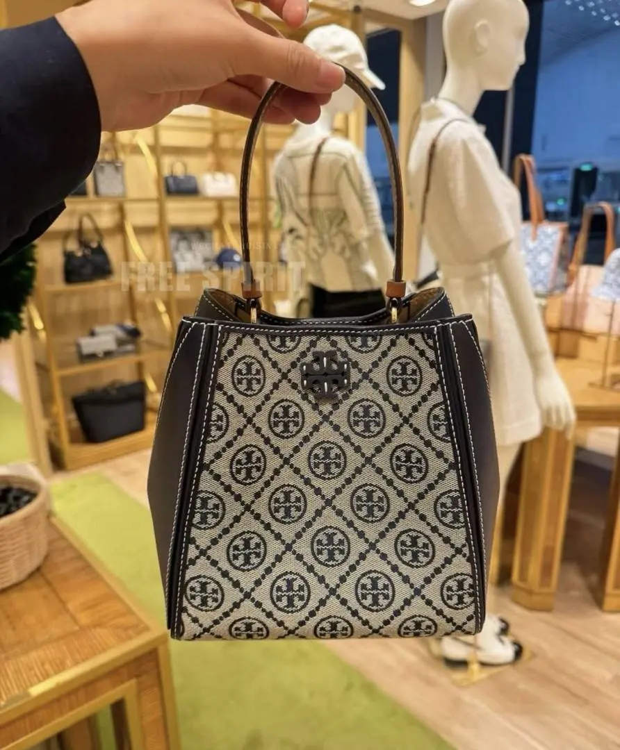 Tory Burrch McGraw Bucket Bag With OriginalBox DustCover - Image 11