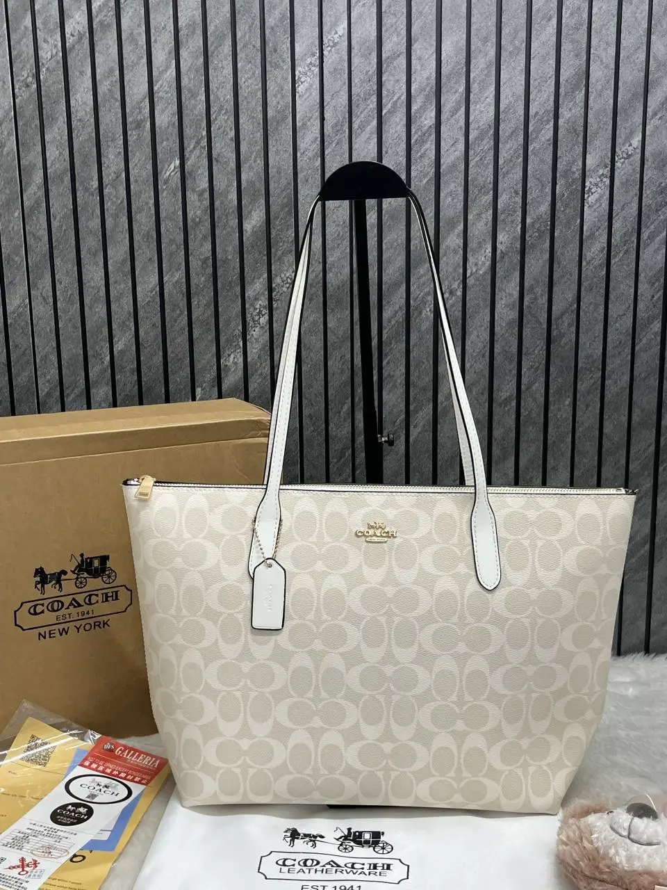 Coach White Fiona Top ZipperTote With OriginalBox TeddyDisneyCharm DustCoverPacking - Image 3