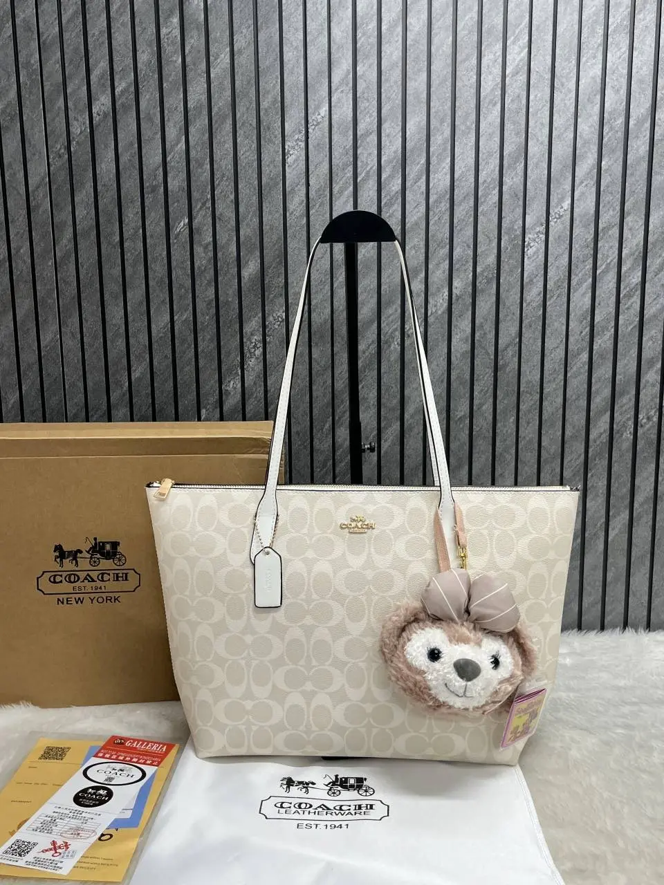 Coach White Fiona Top ZipperTote With OriginalBox TeddyDisneyCharm DustCoverPacking - Image 7