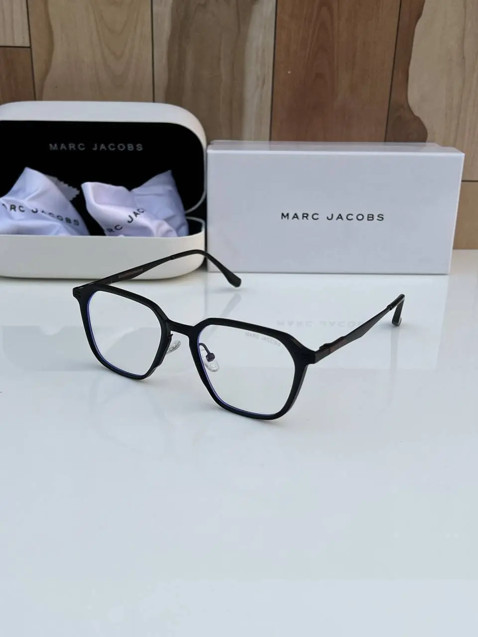 Marc jacobs 502 black plano