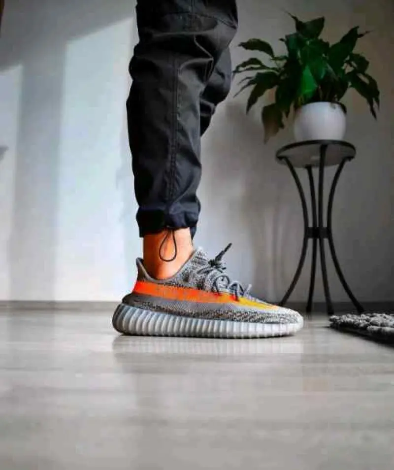 Adidas yeezy boost 350 v2 beluga - Image 2