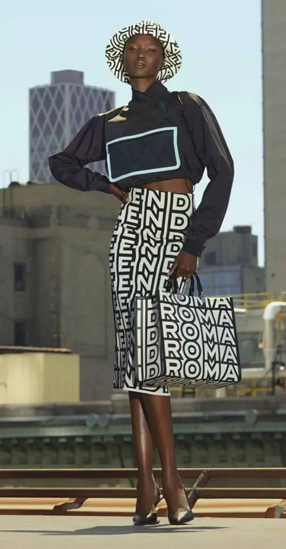 Fendi Roma Sunshine Shopper Large With DustCover - Image 3