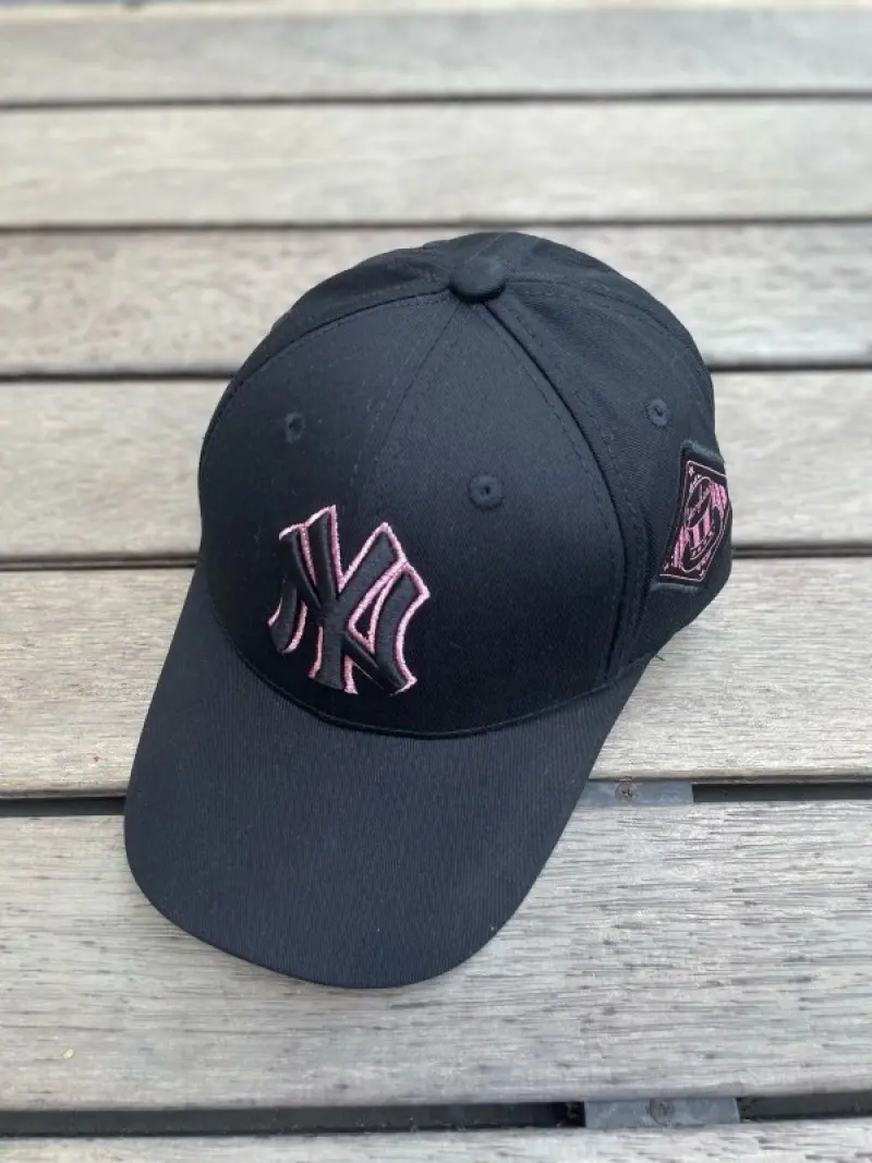 New York Yankees Clean Up Black And Pink Big Logo Premium Unisex Cap (With Safety Box)