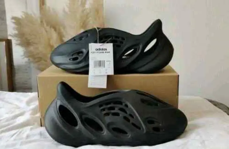 Adidas Yeezy Foam Runner Onyx UA Quality