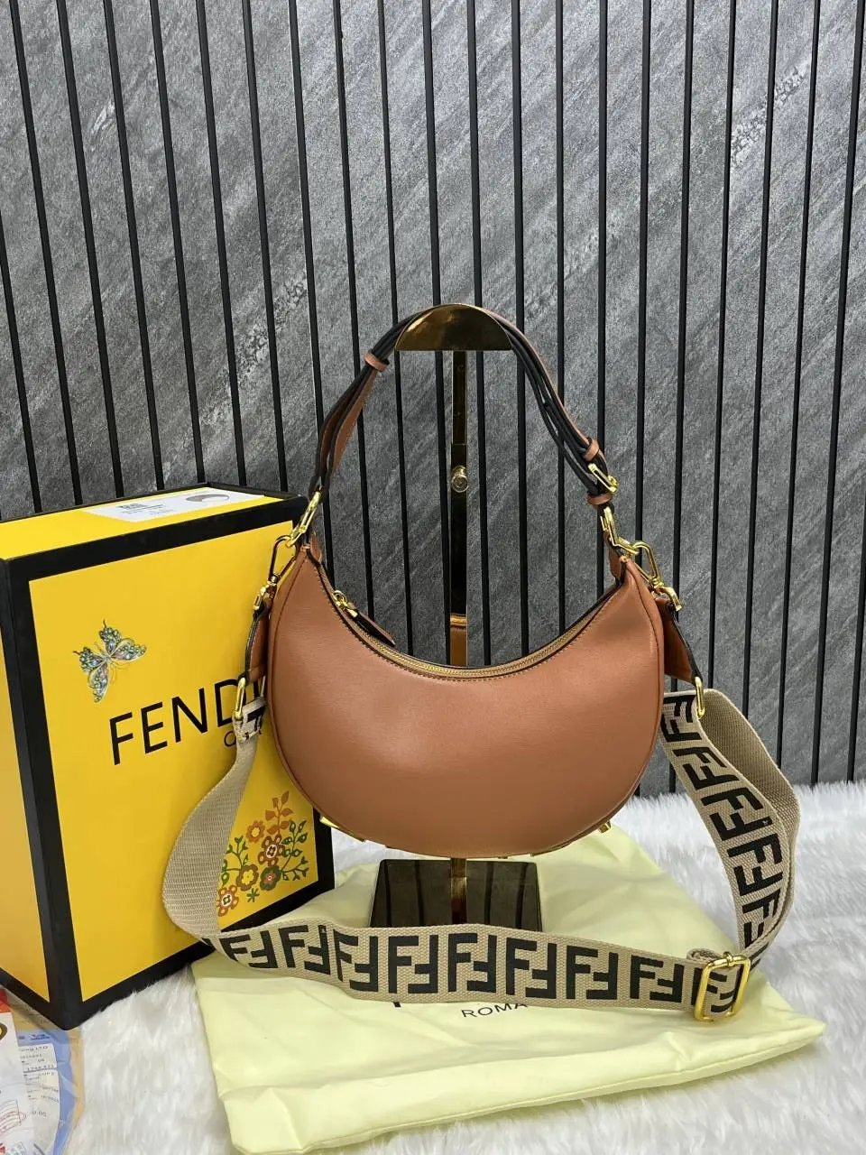 Fendygraphy Fendy Leather Bag With Original MagnetBox Premium - Image 4