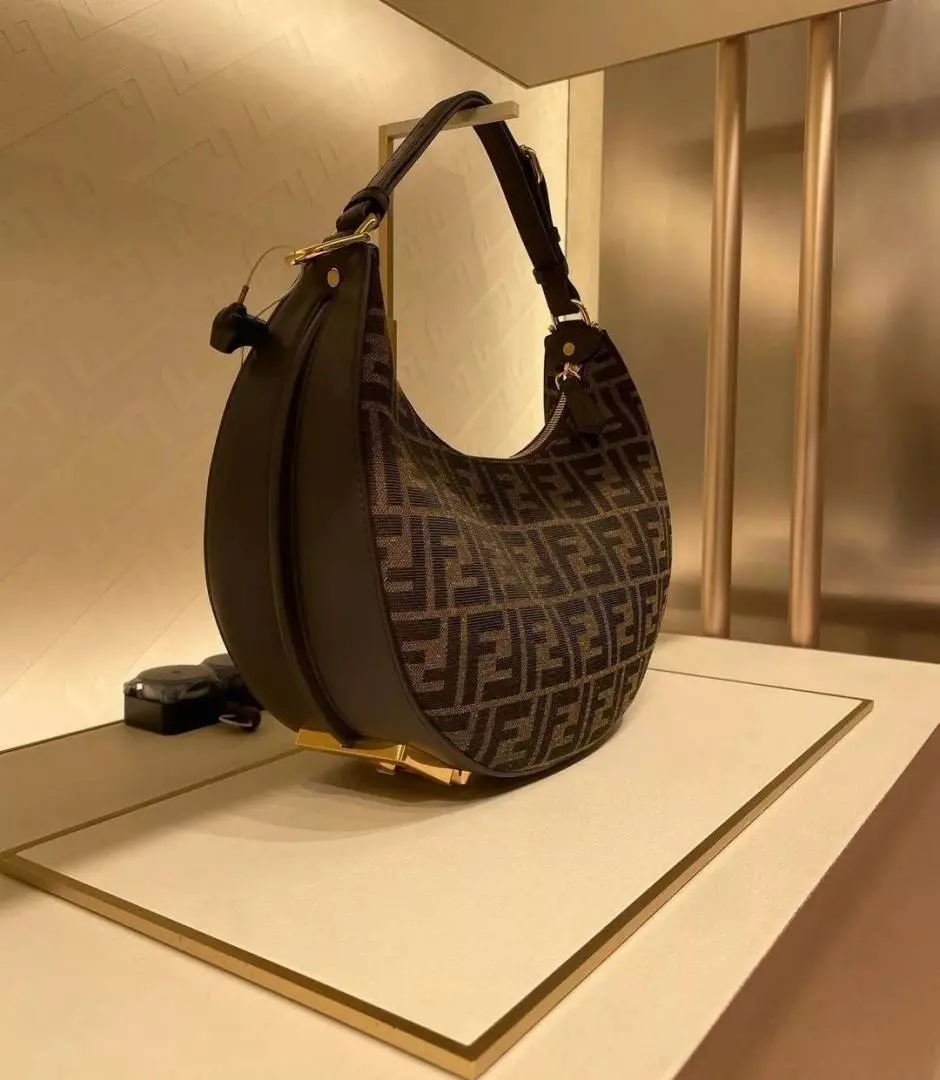 Fendygraphy Fendy Leather Bag With Original MagnetBox Premium - Image 8