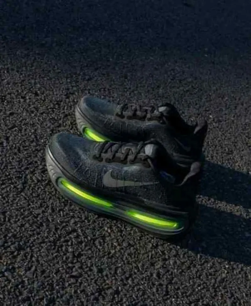 Nike Vomero Premium Black Volt 205 - Image 5