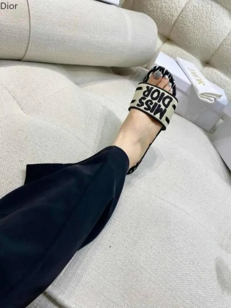 Miss Dioor Premium Quality Dway Slide With OG Box & Carry Bag (White Black - 1058) - Image 4