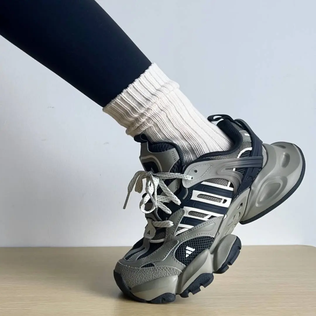 Adidas XLG RUNNER DELUXE GREY - Image 2