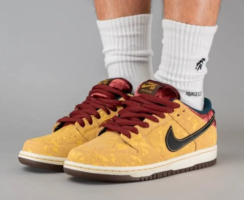 Nike SB Dunk Low Pro City Of Cinema - Image 9