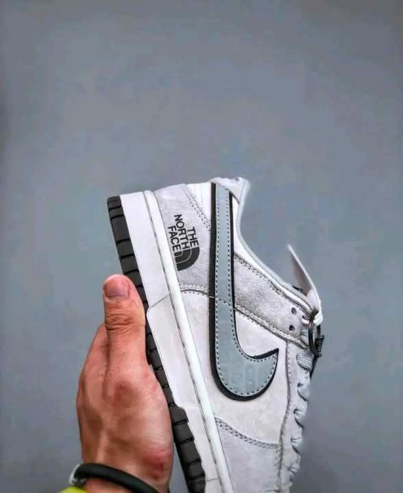 Nike Sb Dunk Low X The Northh Face - Image 2